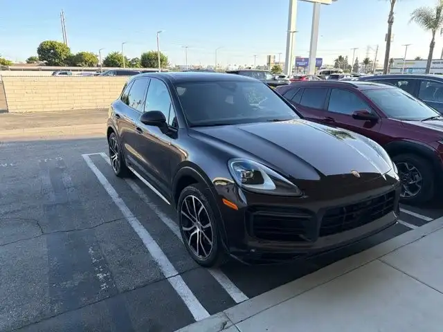 2023 Porsche Cayenne Platinum Edition's photo