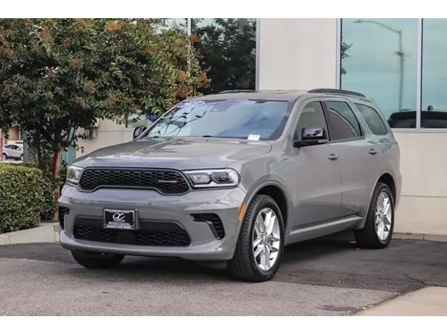 2025 Dodge Durango GT AWD Plus photo 3