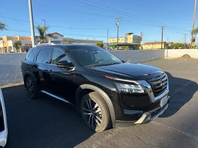 2025 Nissan Pathfinder Platinum FWD's photo