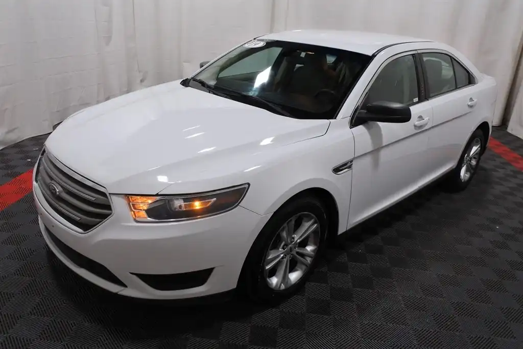 2019 Ford Taurus SE FWD's photo