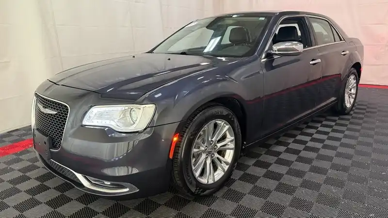 2017 Chrysler 300 C's photo