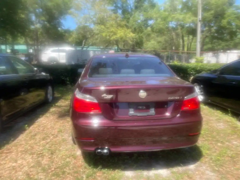 2009 BMW 5 Series 528i xDrive's photo