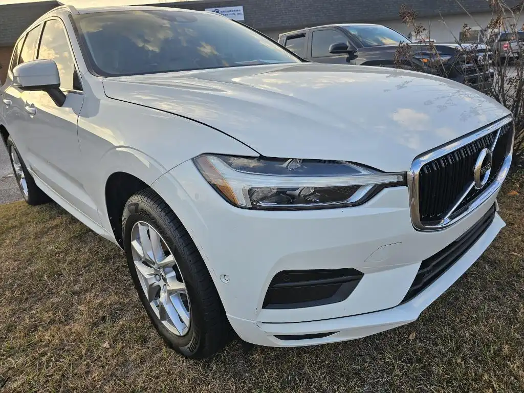 2018 Volvo XC60 T5 Momentum AWD's photo