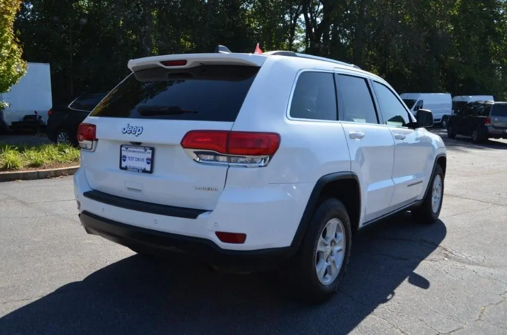 2017 Jeep Grand Cherokee Laredo E photo 5