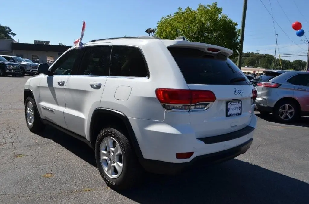2017 Jeep Grand Cherokee Laredo E photo 3