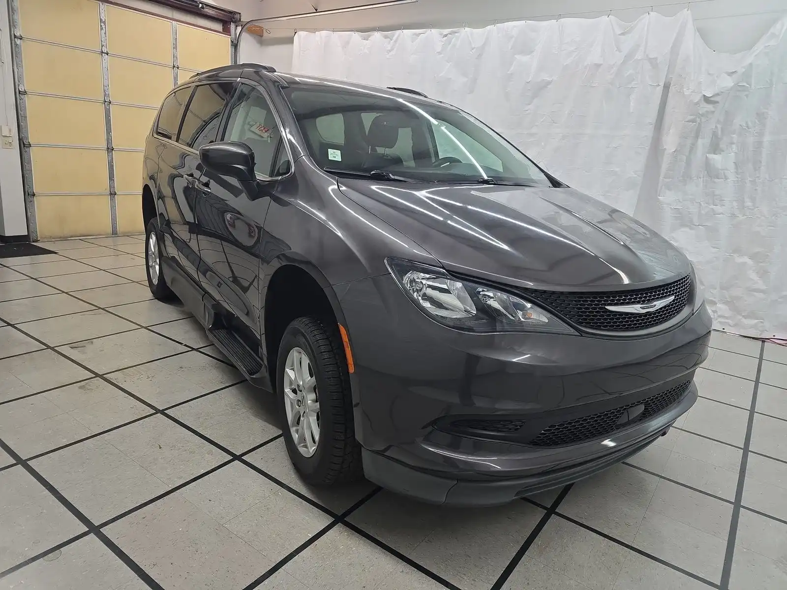 2021 Chrysler Voyager LXI's photo