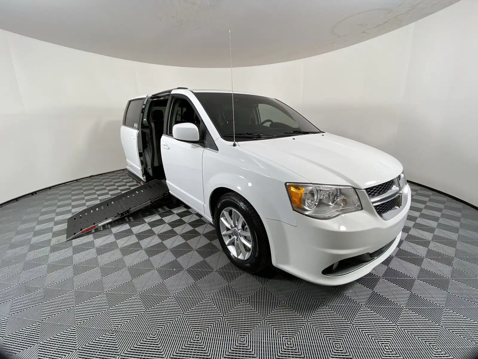 2020 Dodge Grand Caravan SXT's photo