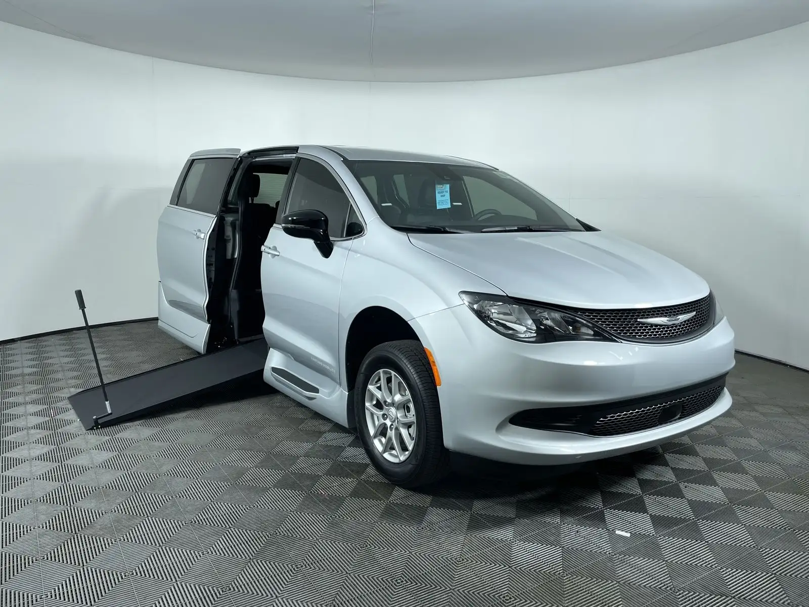 2026 Chrysler Voyager LX's photo