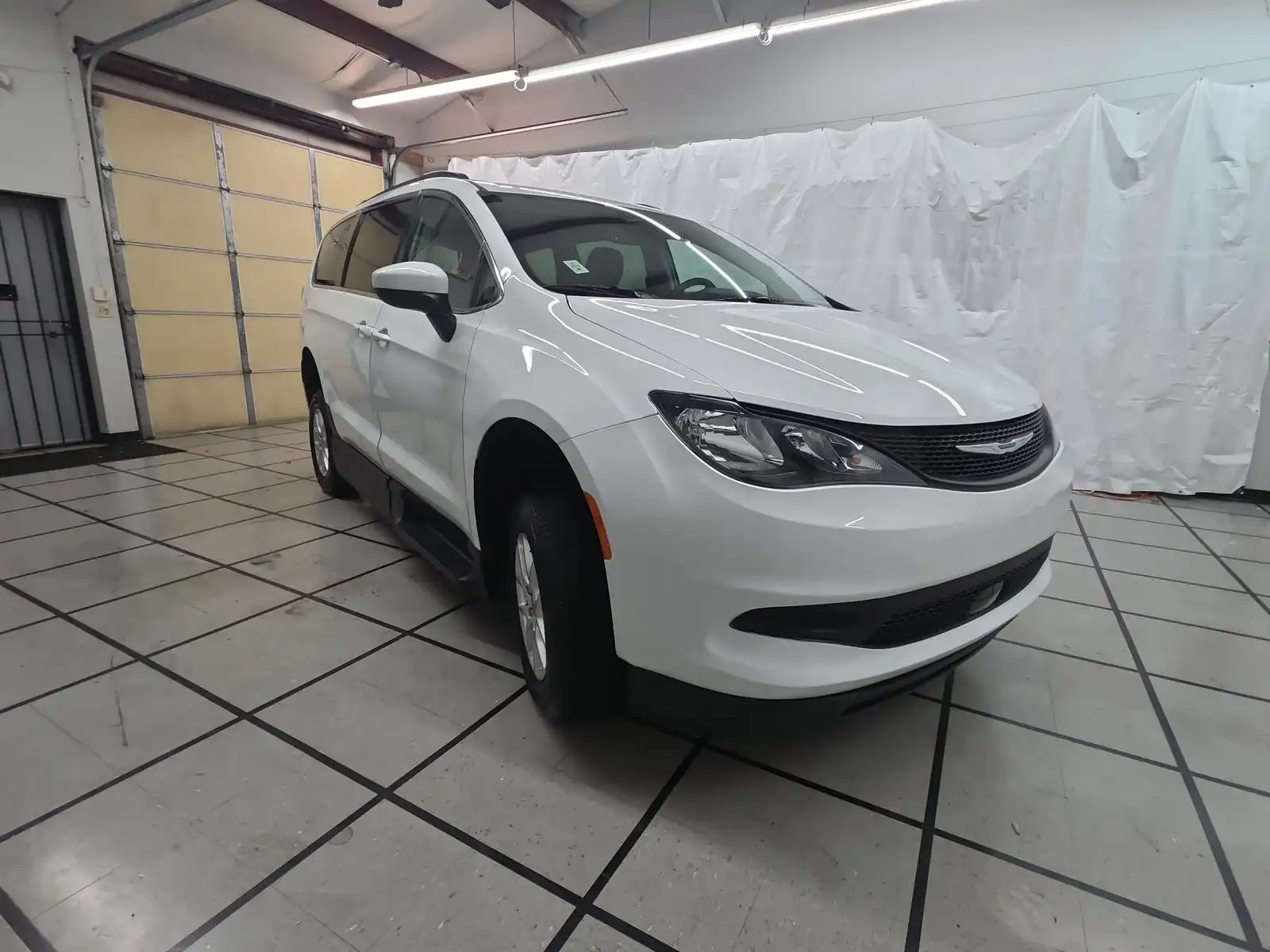 2021 Chrysler Voyager LXI's photo