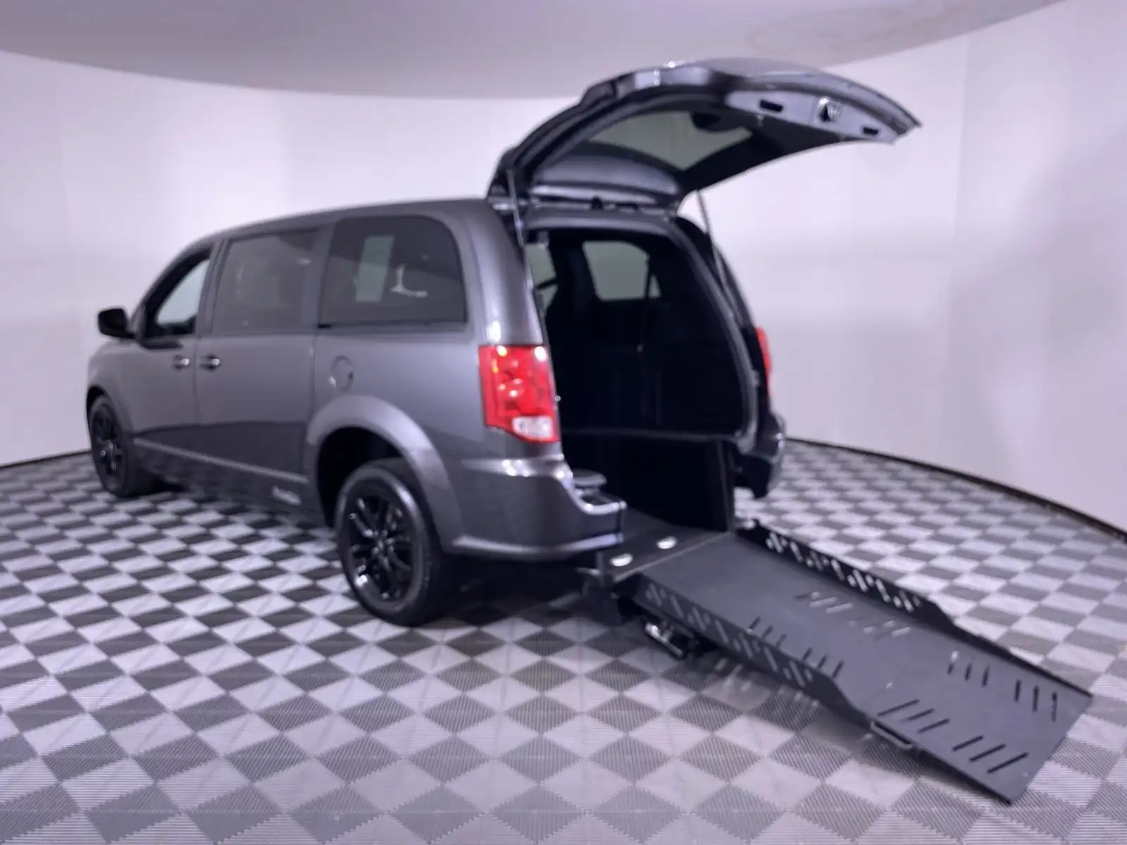 2019 Dodge Grand Caravan GT (Fleet)'s photo