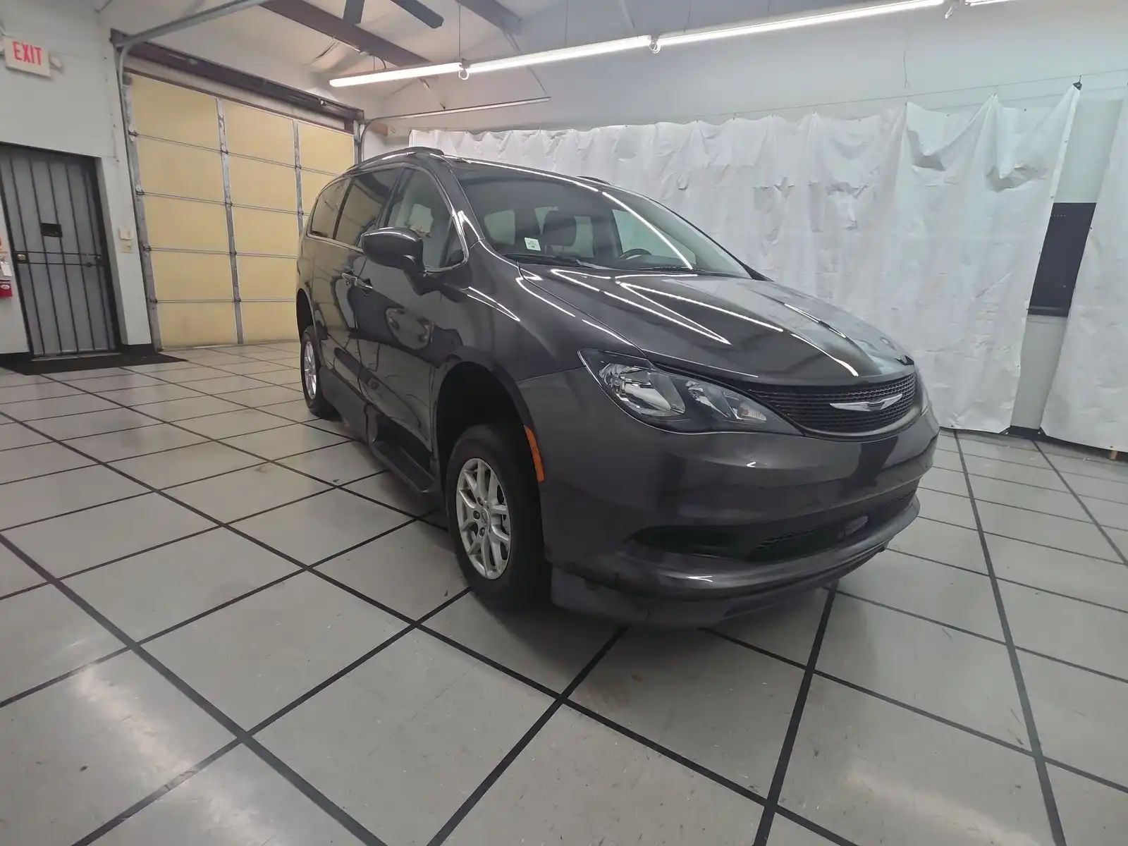 2021 Chrysler Voyager LXI's photo