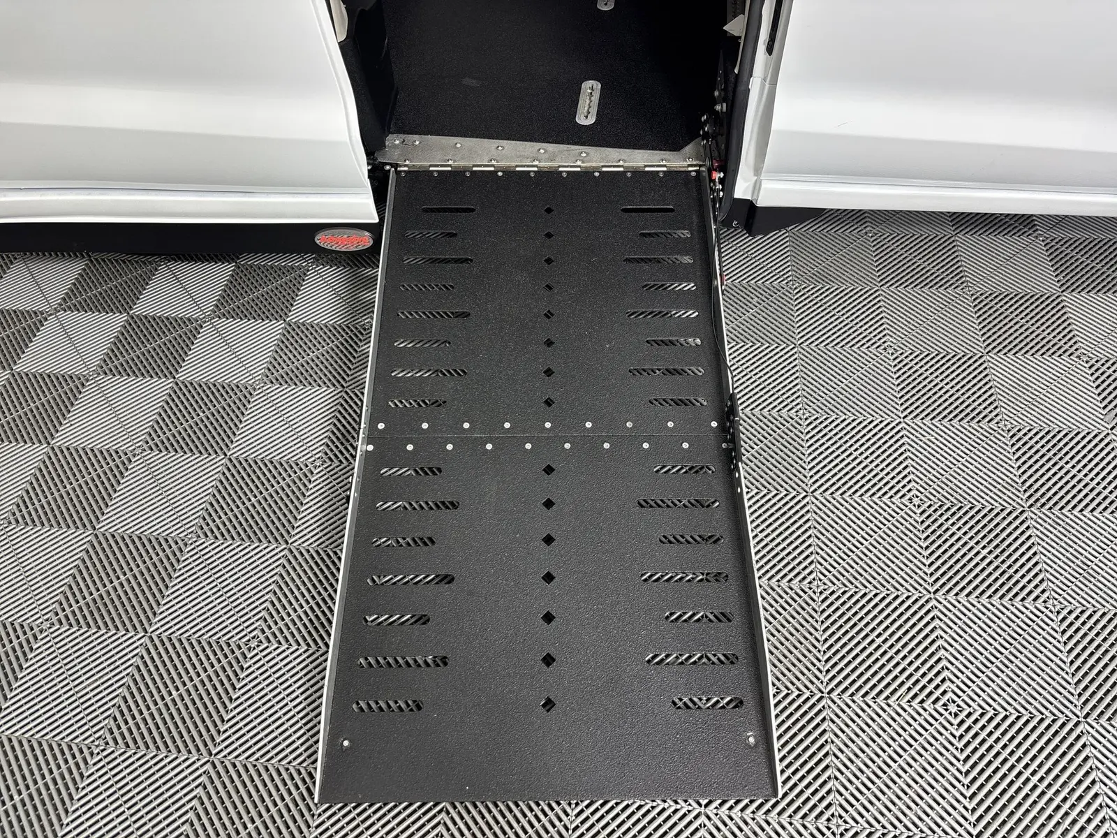 2023 Chrysler Pacifica Touring L photo 4