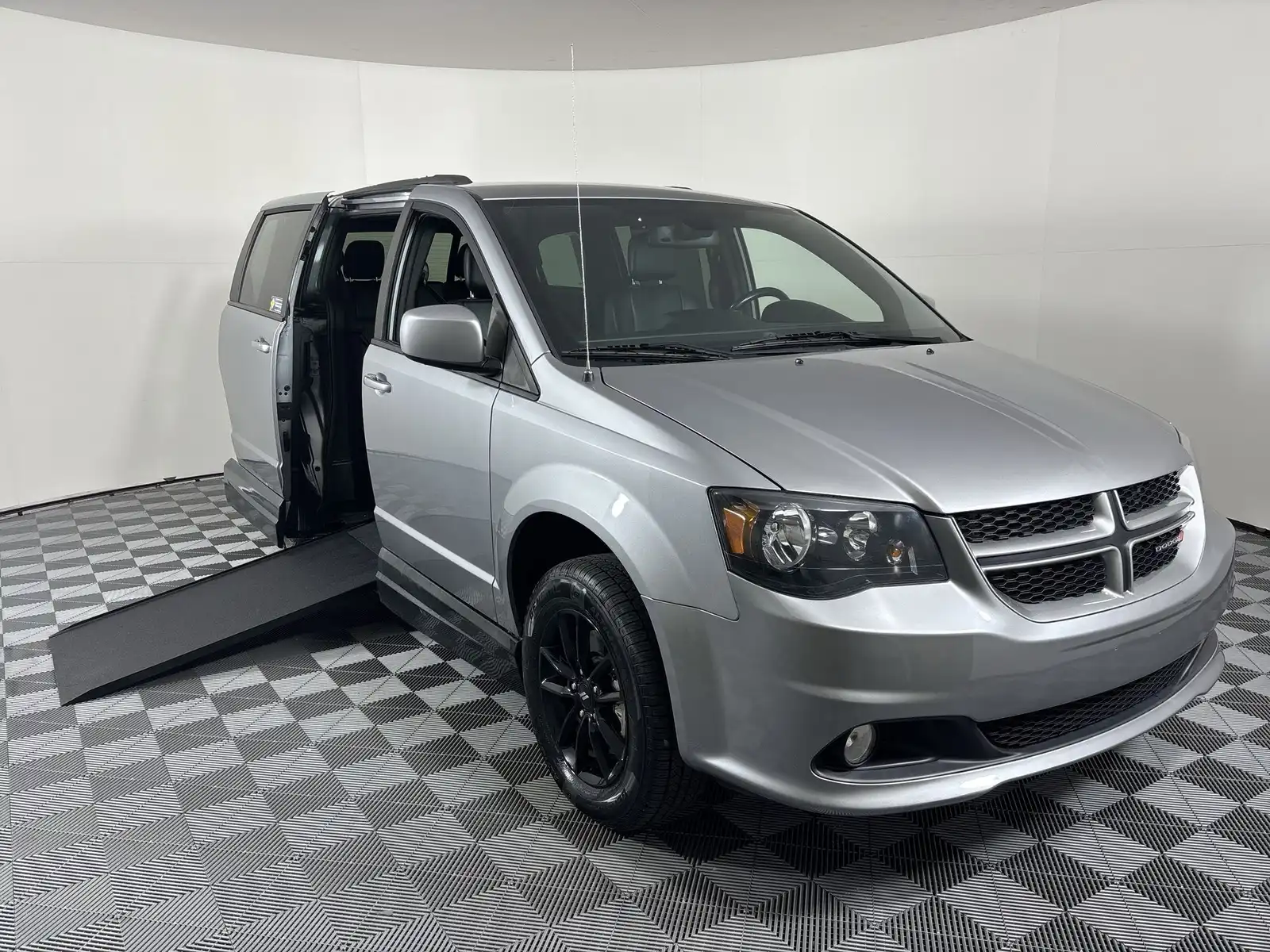 2019 Dodge Grand Caravan GT (Fleet)'s photo