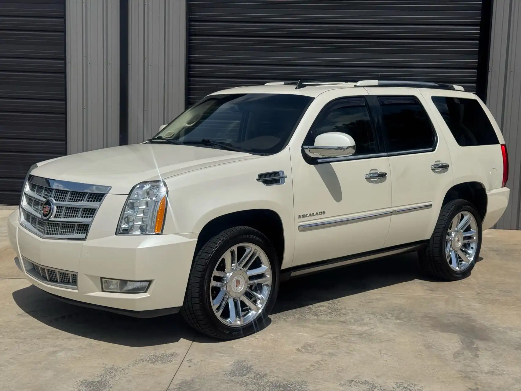 2014 Cadillac Escalade 2WD Platinum Edition's photo