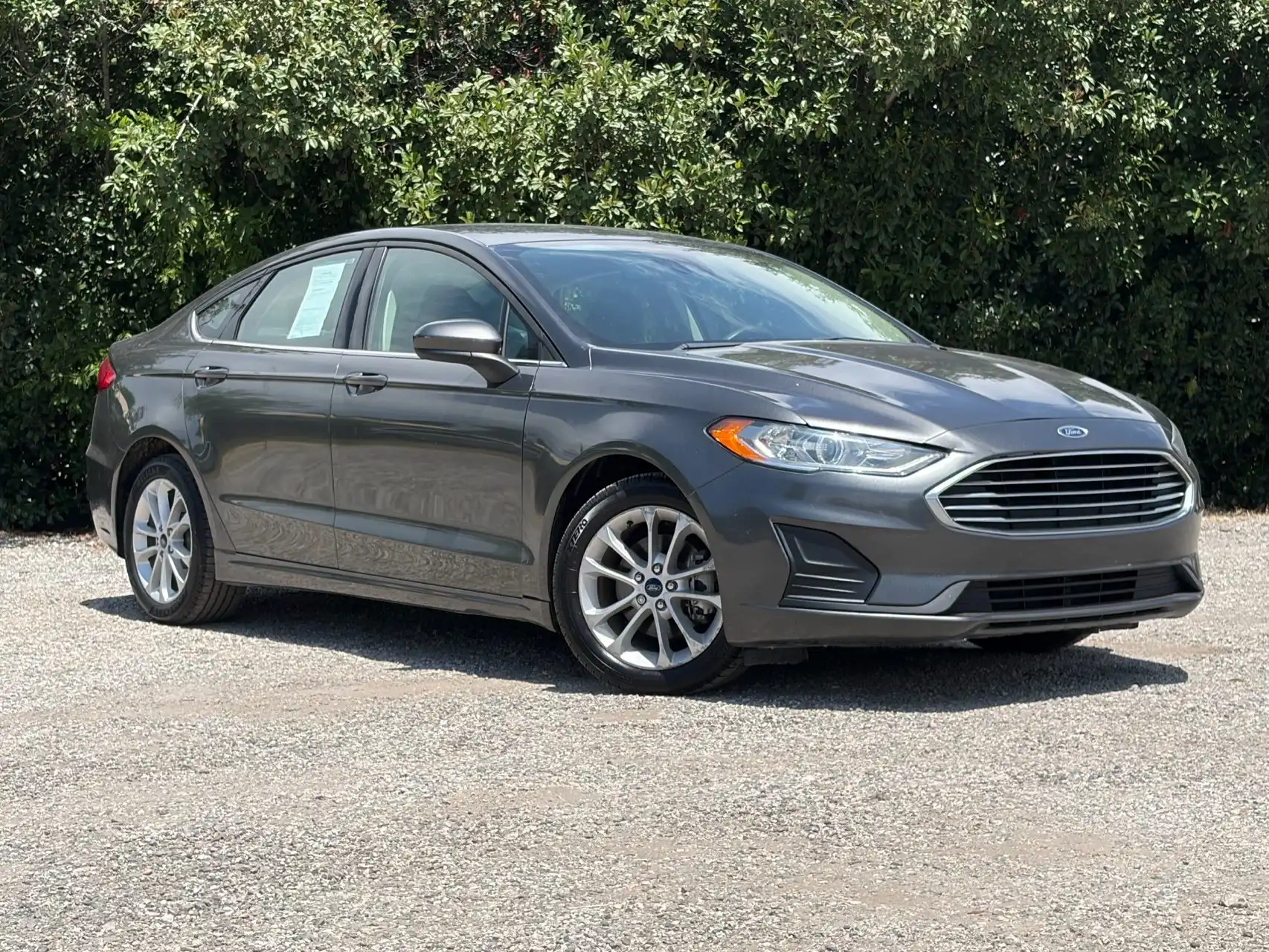 2020 Ford Fusion SE's photo