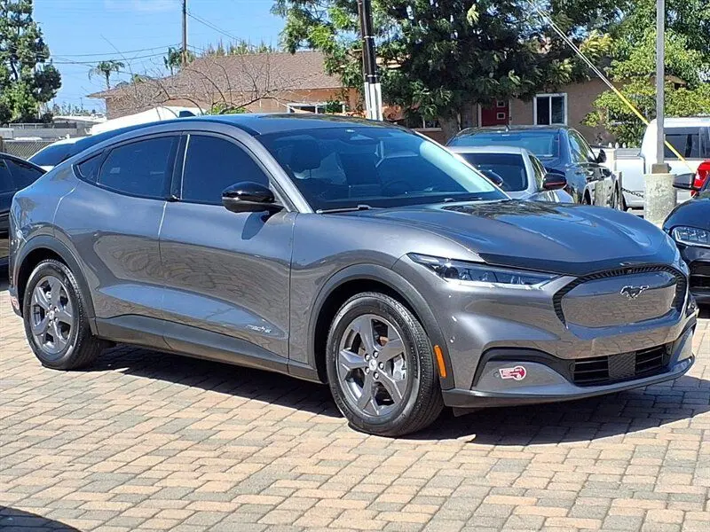 2023 Ford Mustang-Mach-e Select photo 3