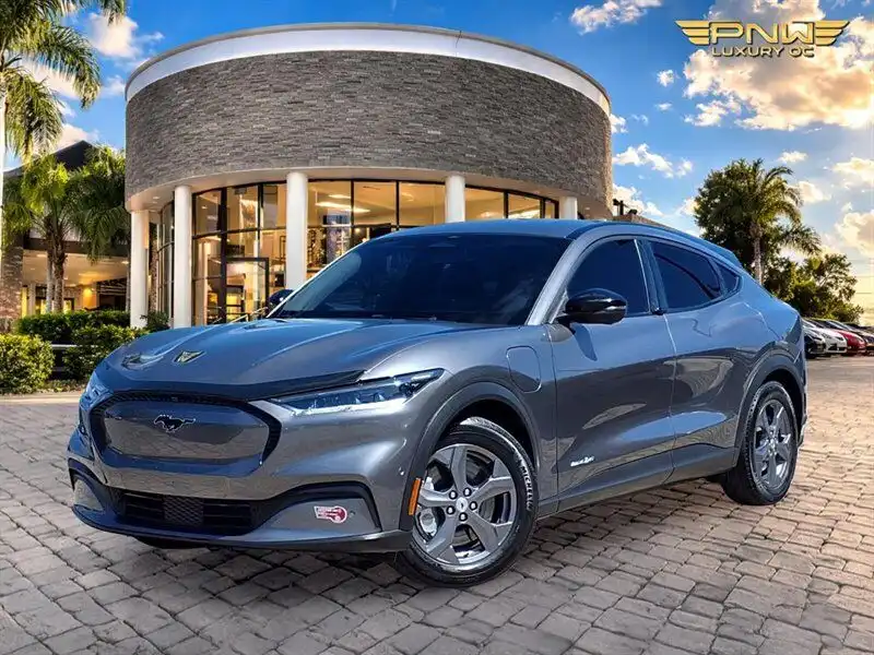 2023 Ford Mustang-Mach-e Select's photo