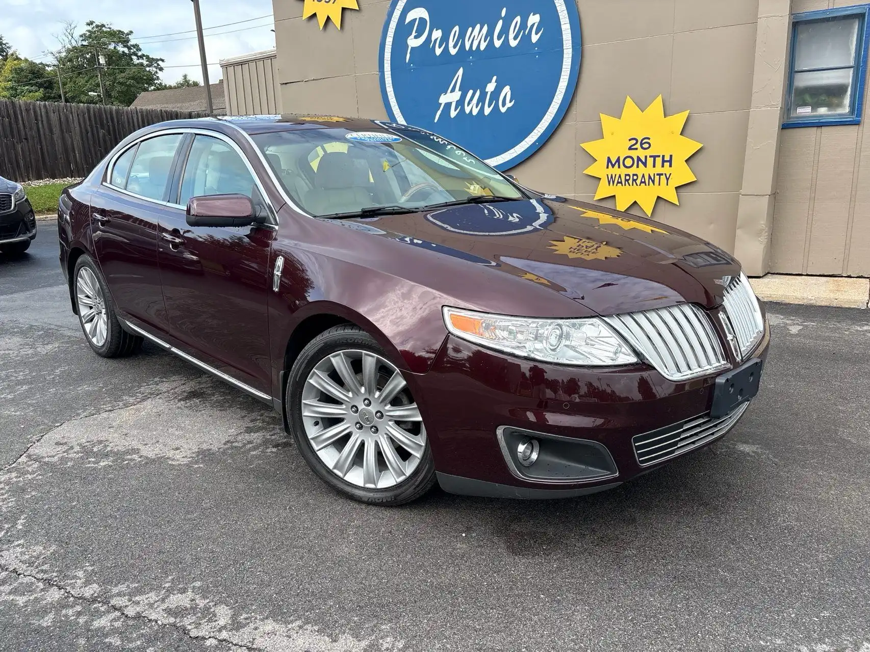 2011 Lincoln MKS AWD's photo