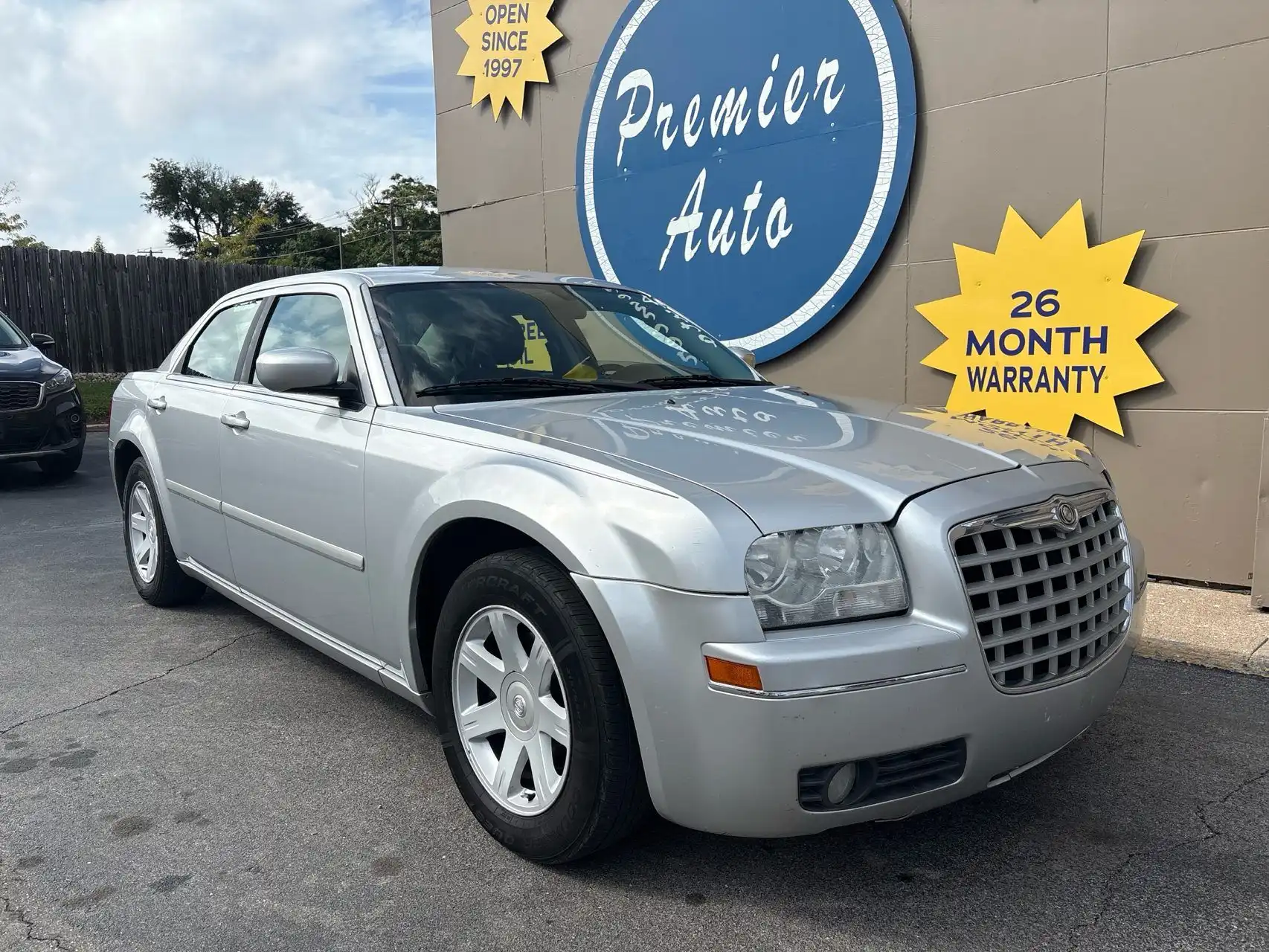 2005 Chrysler 300 Touring's photo