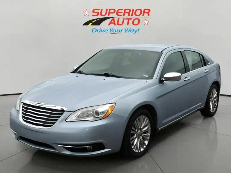 2013 Chrysler 200 Limited's photo