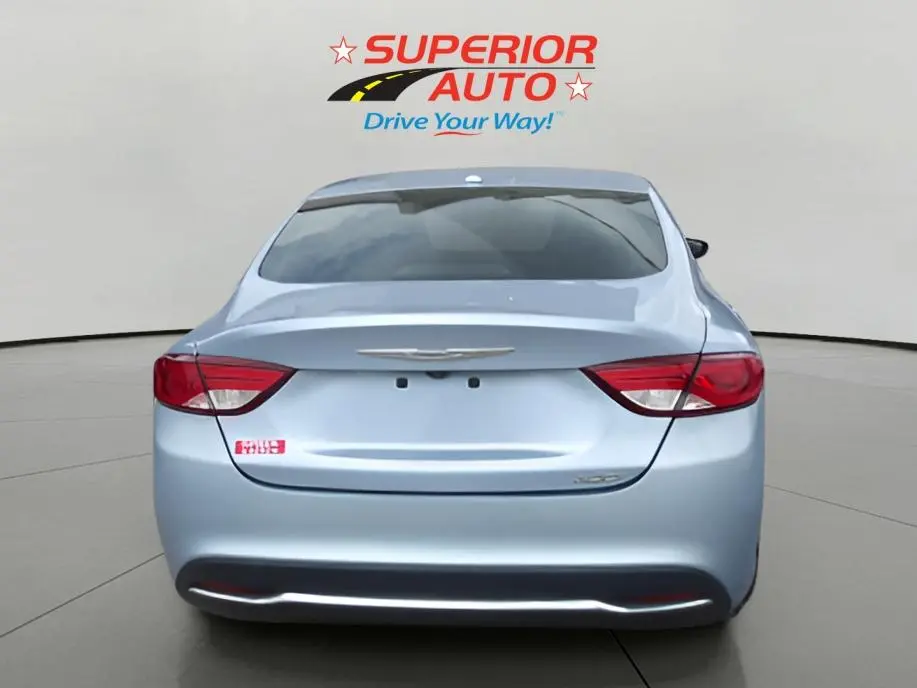2015 Chrysler 200 Limited photo 4