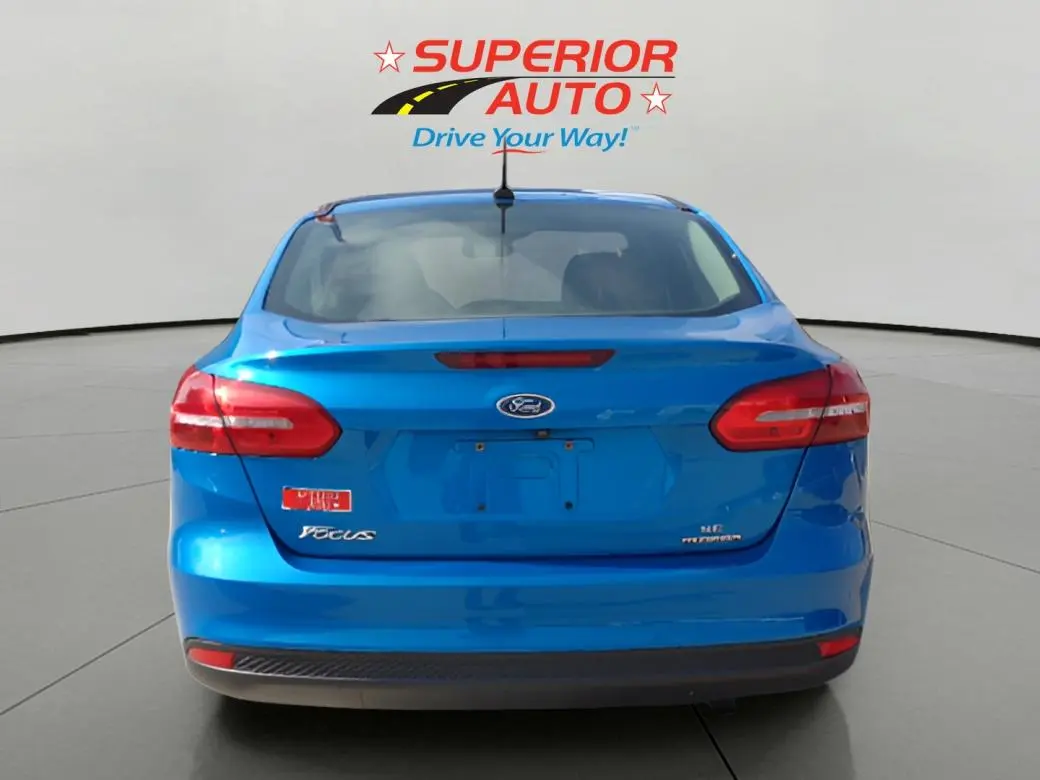 2016 Ford Focus Sedan SE photo 4