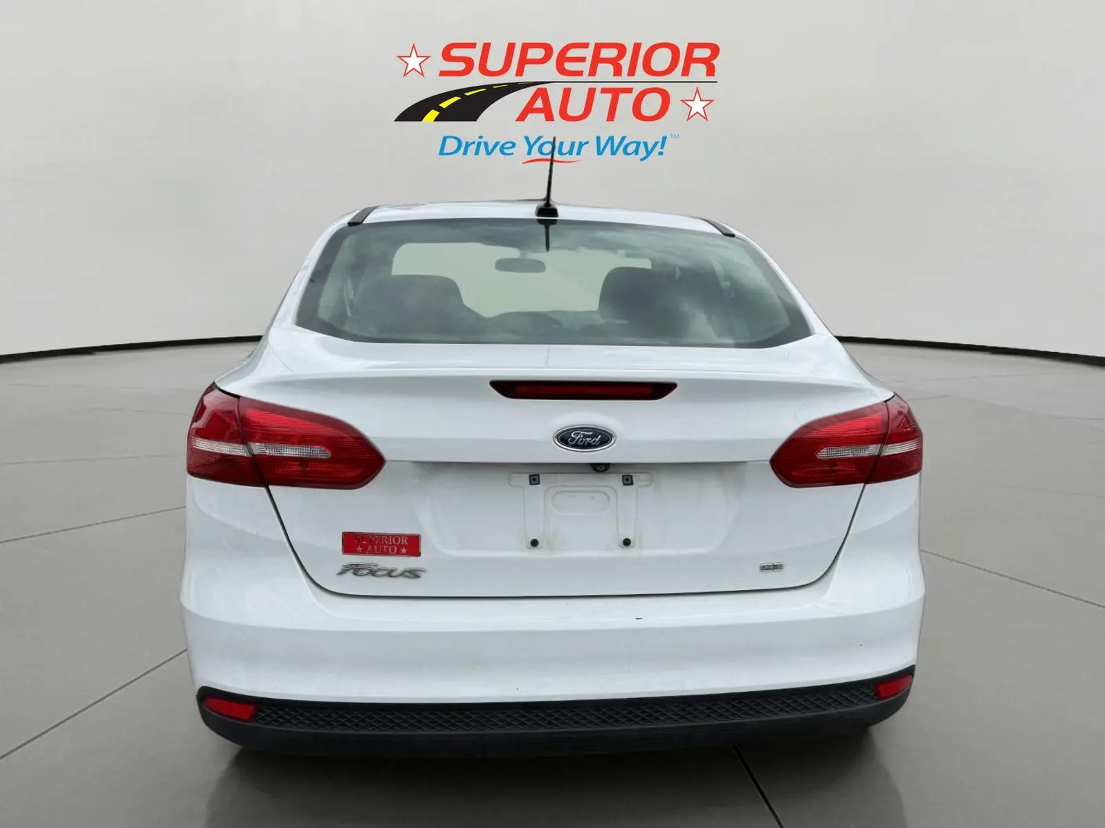 2018 Ford Focus Sedan SE photo 4