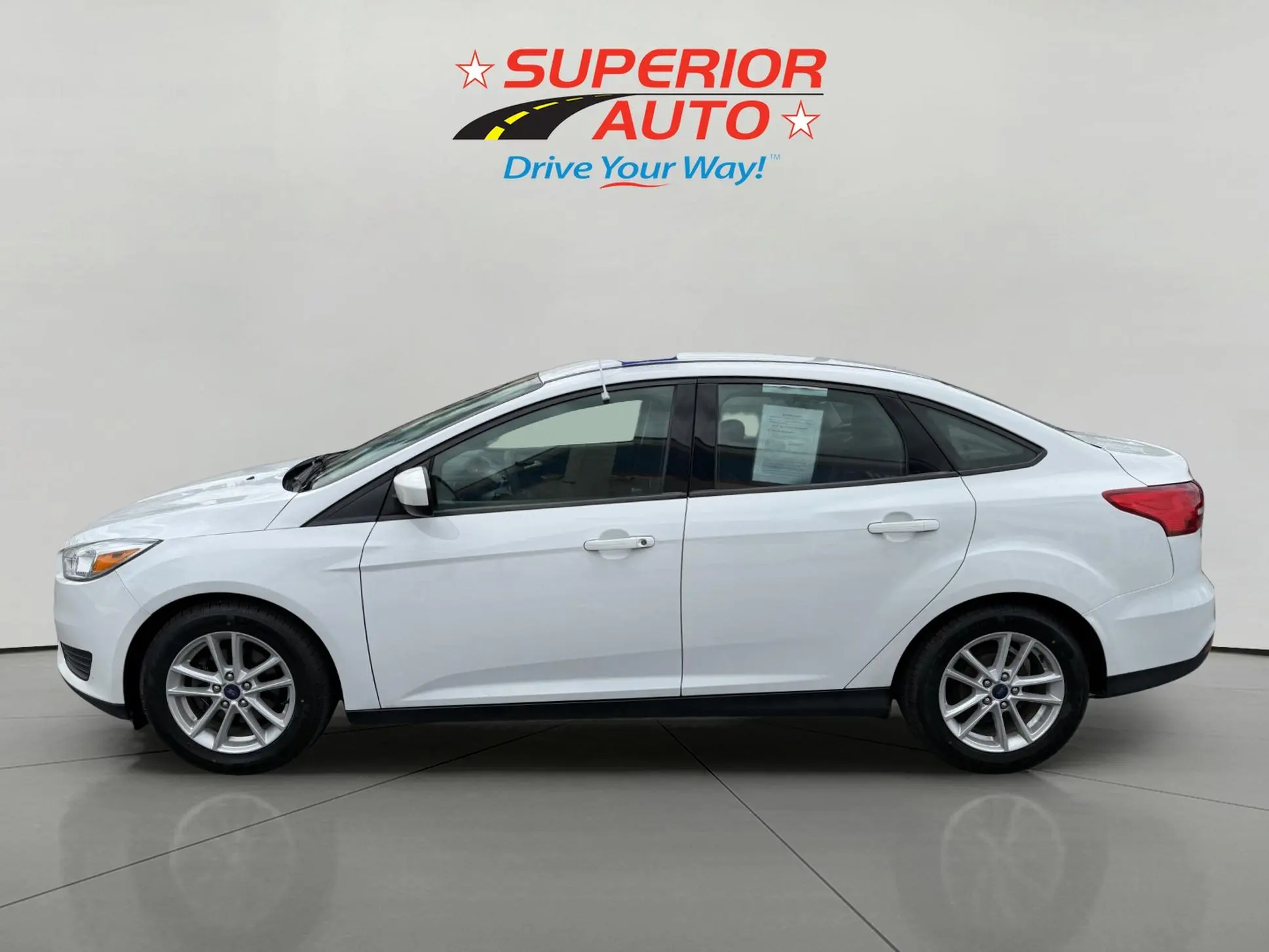 2018 Ford Focus Sedan SE photo 3