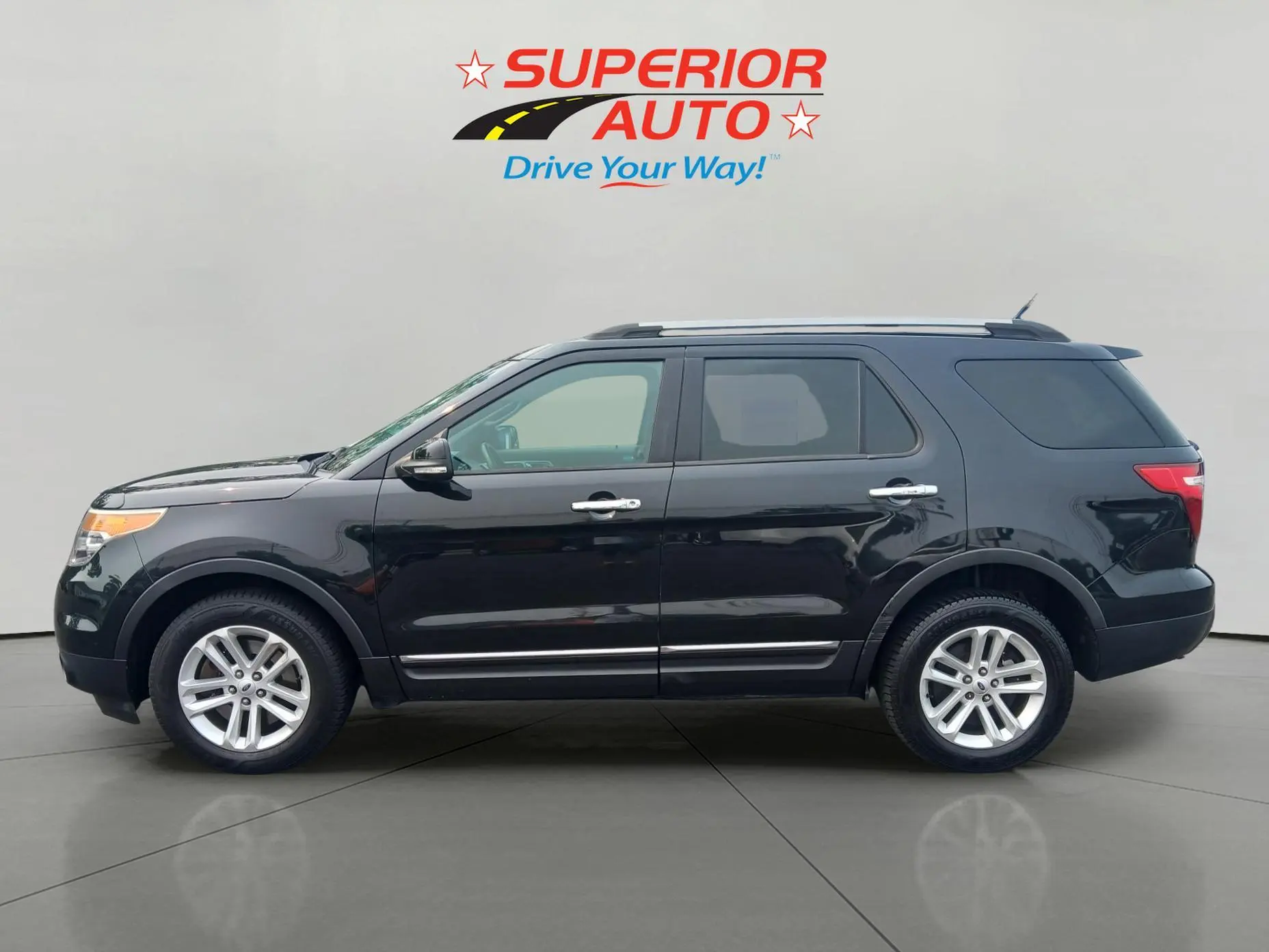 2015 Ford Explorer XLT 4x4 photo 3