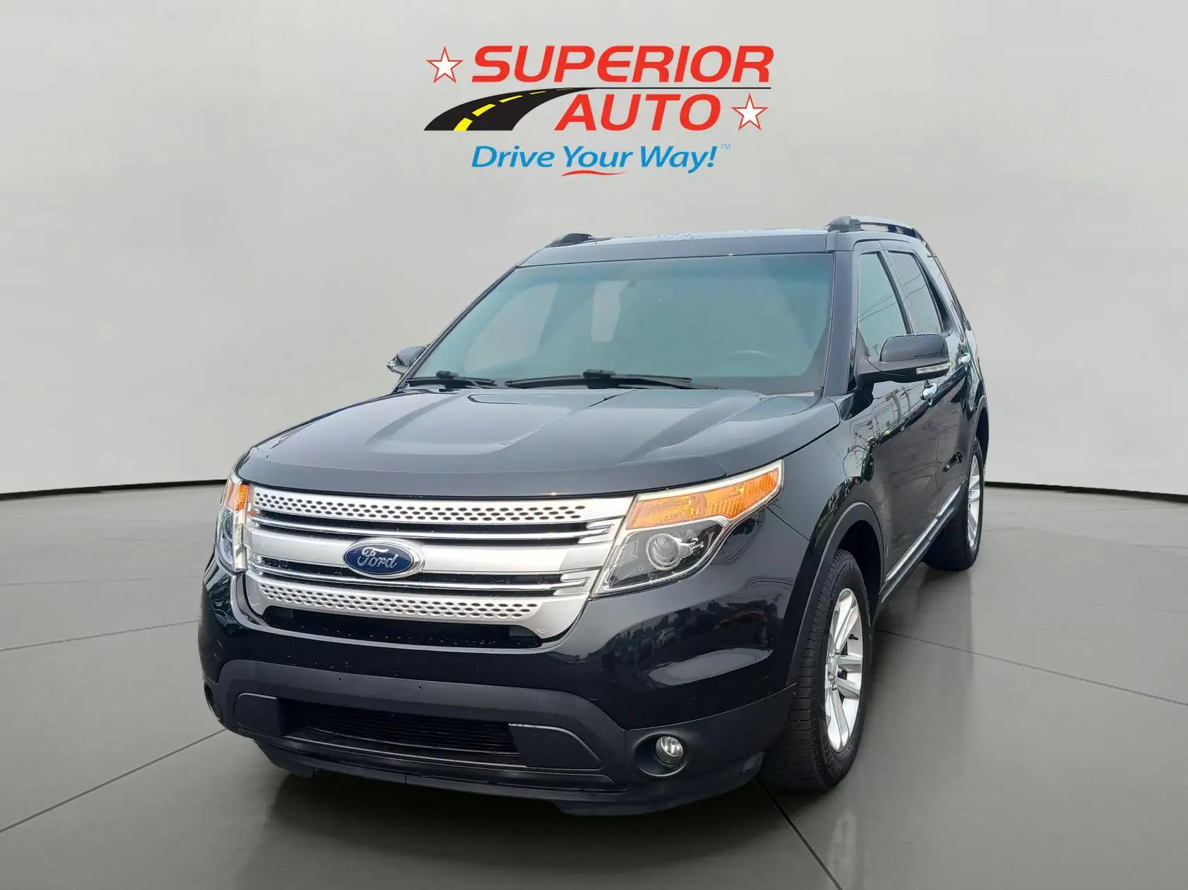 2015 Ford Explorer XLT 4x4 photo 1