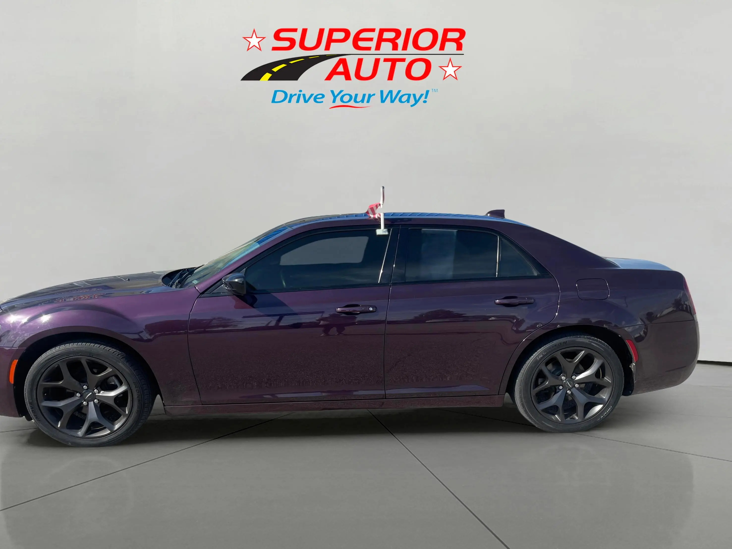 2021 Chrysler 300 Touring photo 3