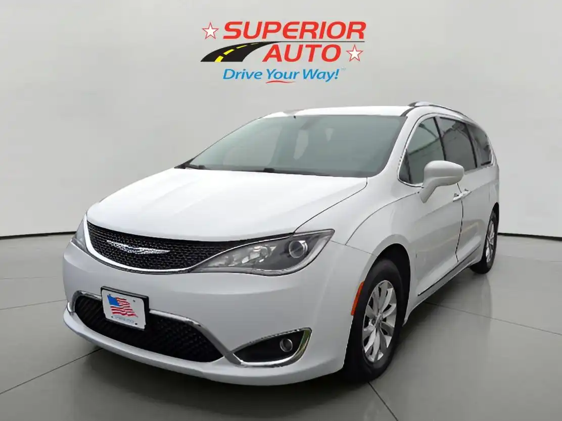 2019 Chrysler Pacifica Touring L's photo