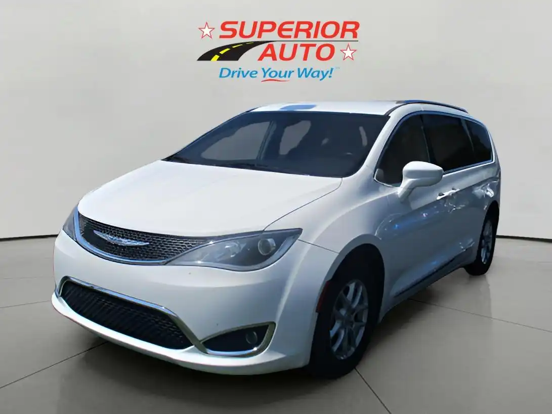 2020 Chrysler Pacifica Touring L's photo