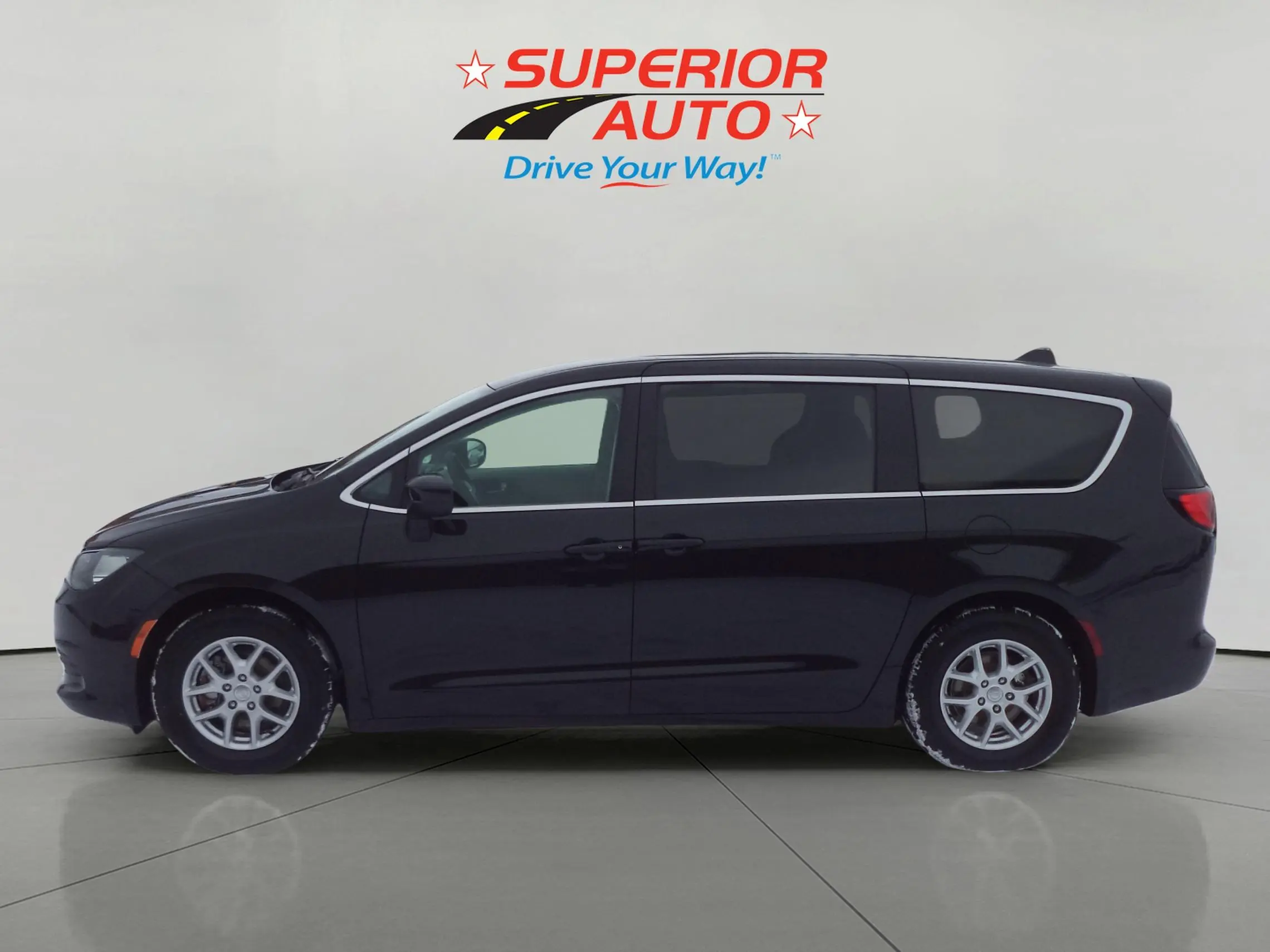 2017 Chrysler Pacifica Touring photo 3