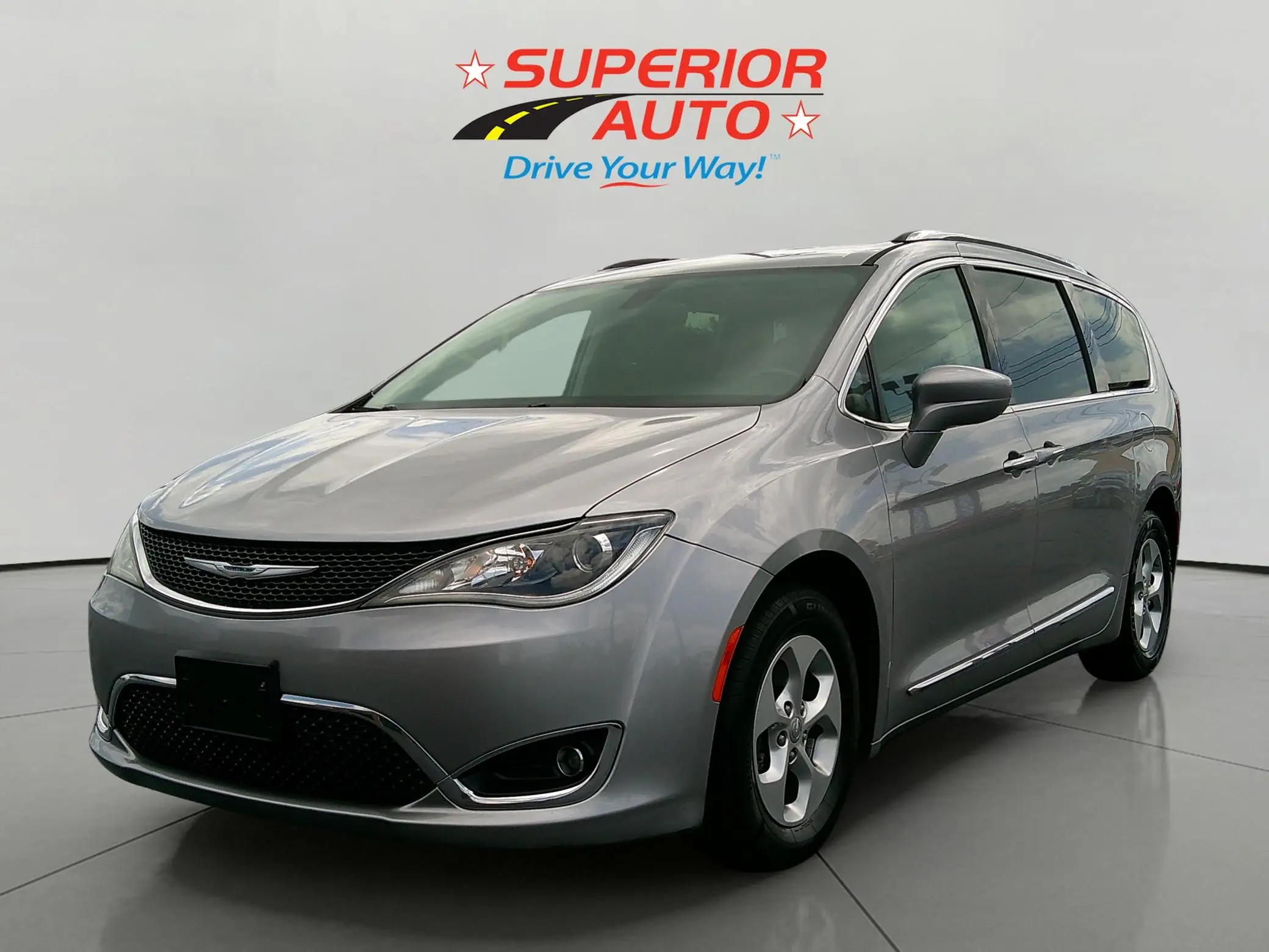 2017 Chrysler Pacifica Touring-L Plus photo 1