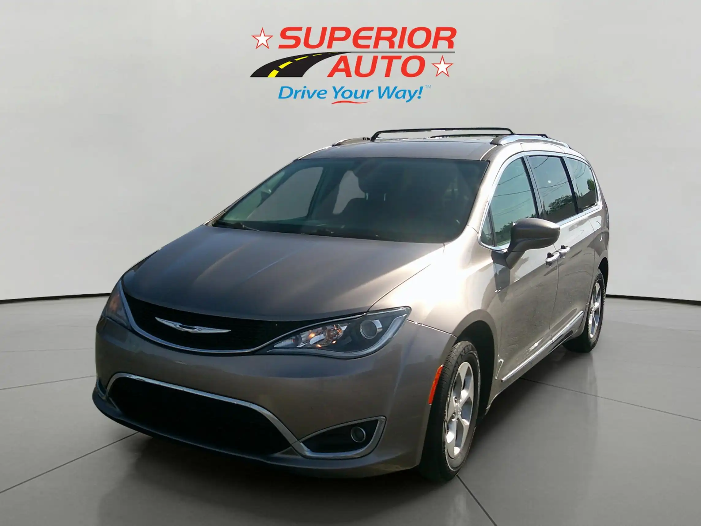 2017 Chrysler Pacifica Touring-L Plus's photo