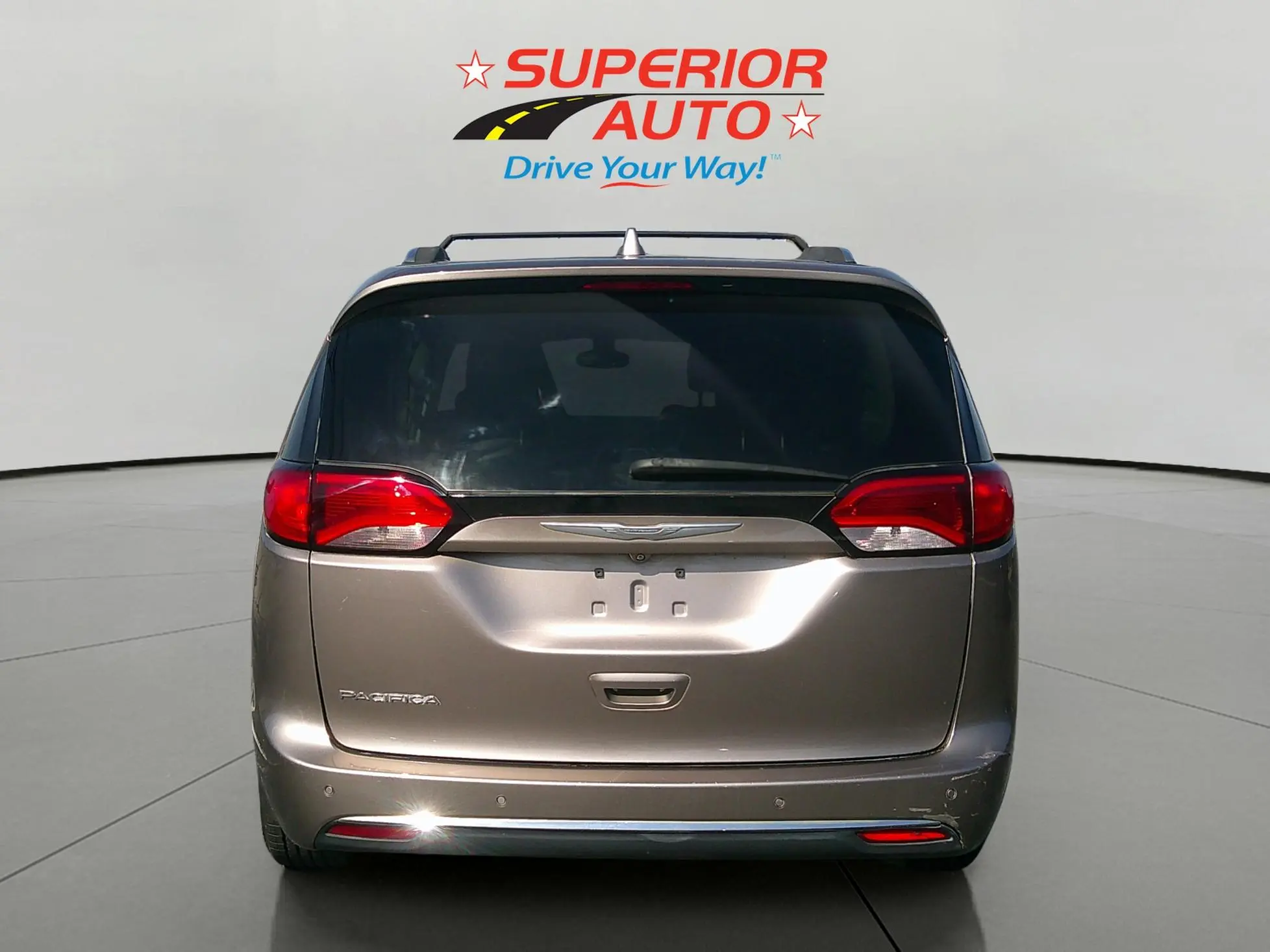 2017 Chrysler Pacifica Touring-L Plus photo 4