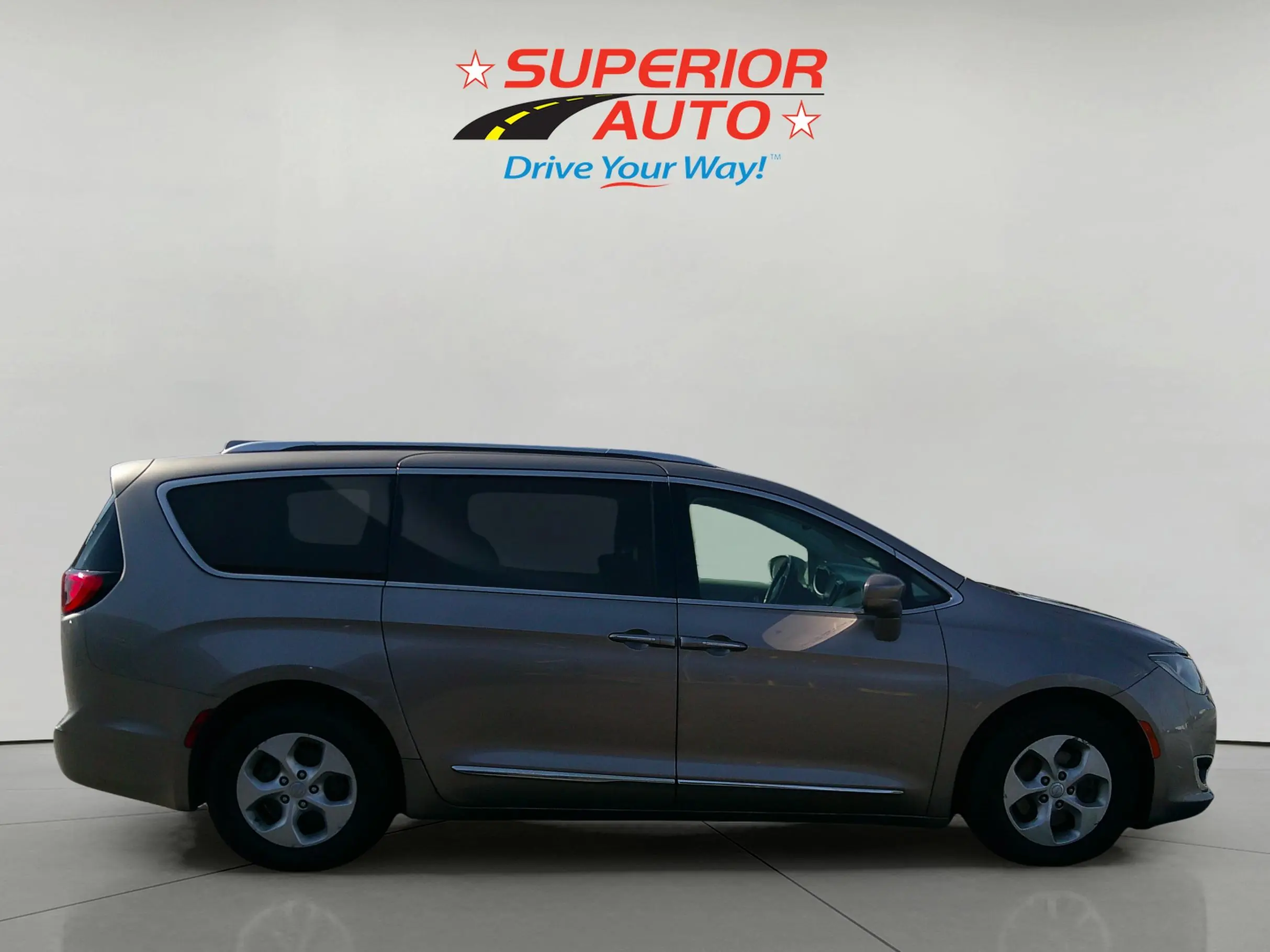 2017 Chrysler Pacifica Touring-L Plus photo 5