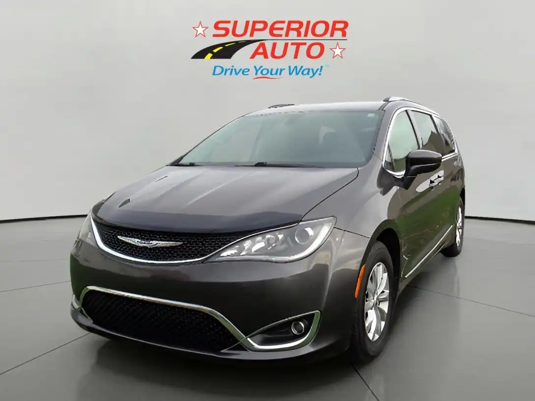 2018 Chrysler Pacifica Touring L Plus's photo