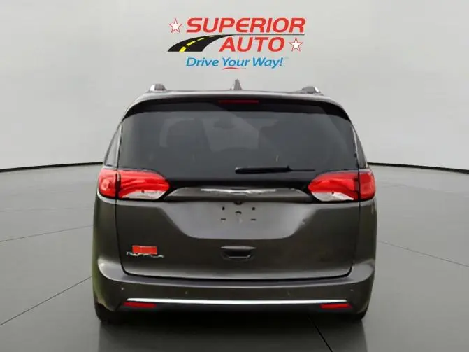 2018 Chrysler Pacifica Touring L Plus photo 4