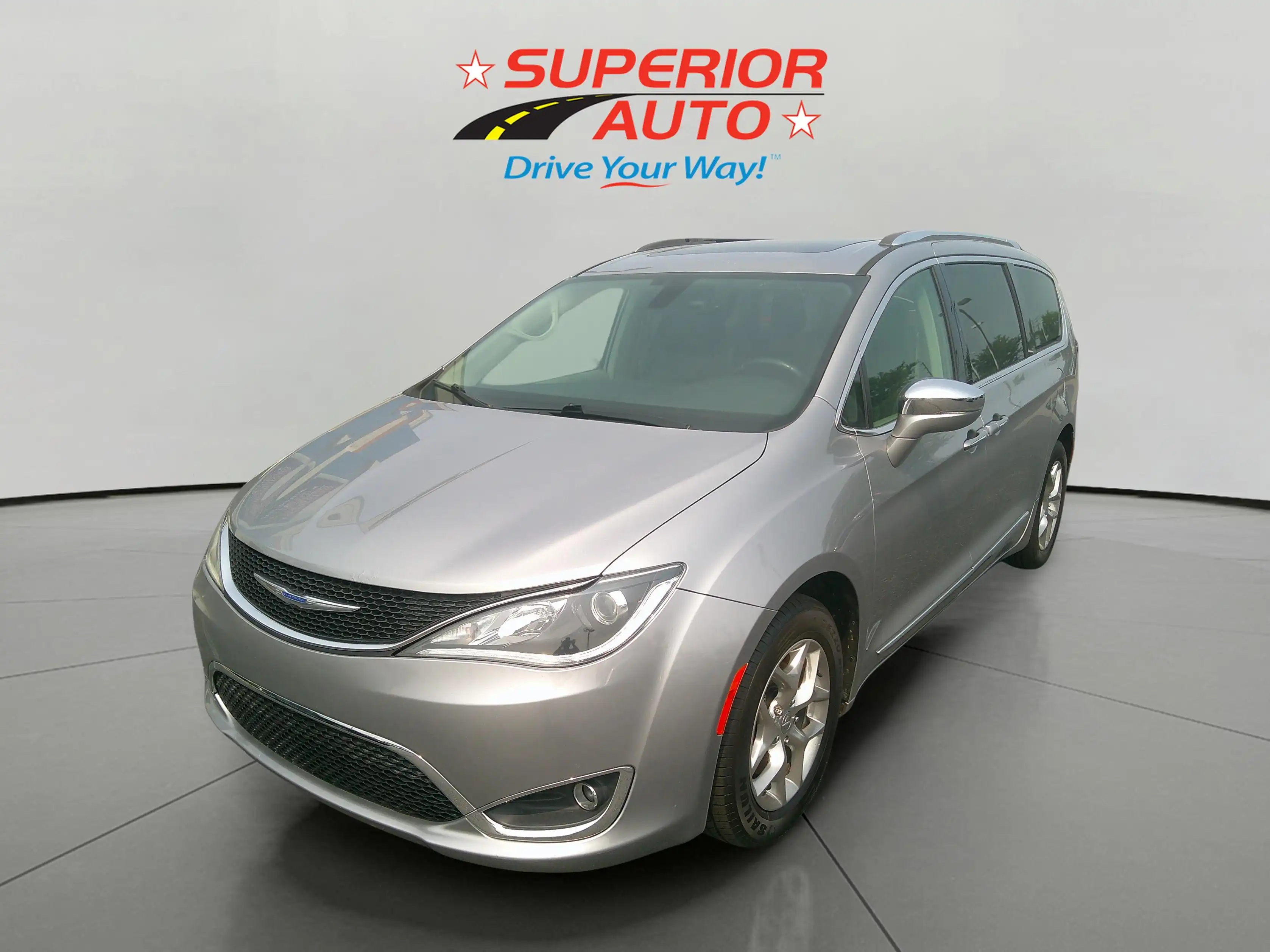 2018 Chrysler Pacifica Limited's photo