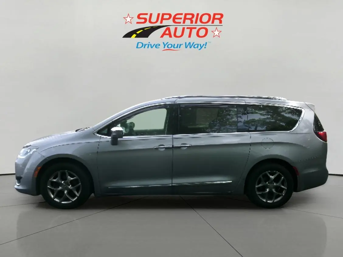 2018 Chrysler Pacifica Limited photo 3