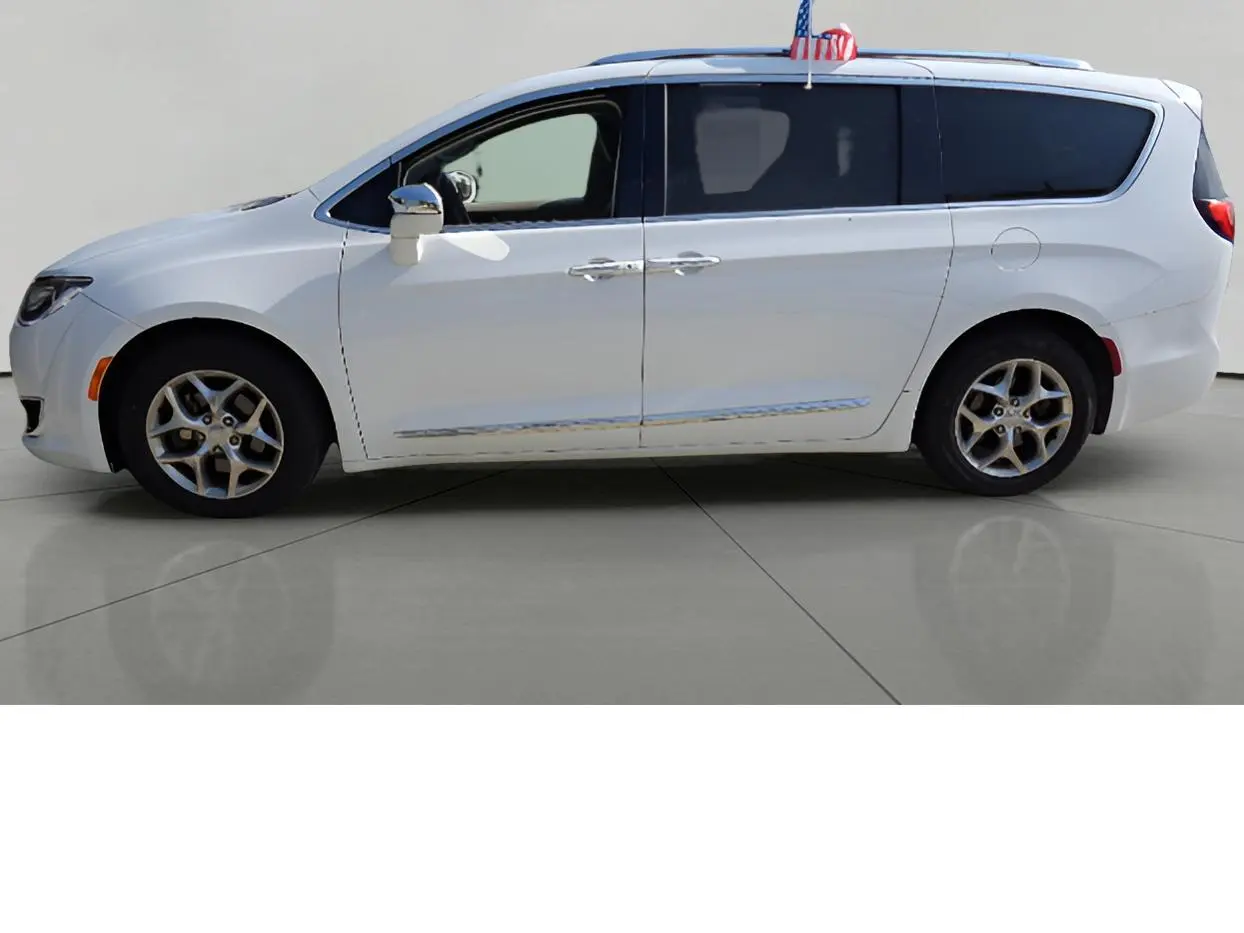 2018 Chrysler Pacifica Limited photo 3
