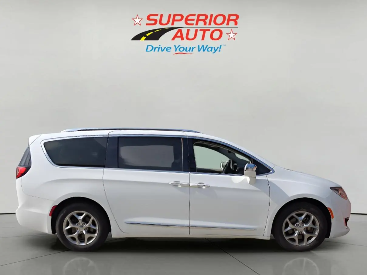 2018 Chrysler Pacifica Limited photo 5