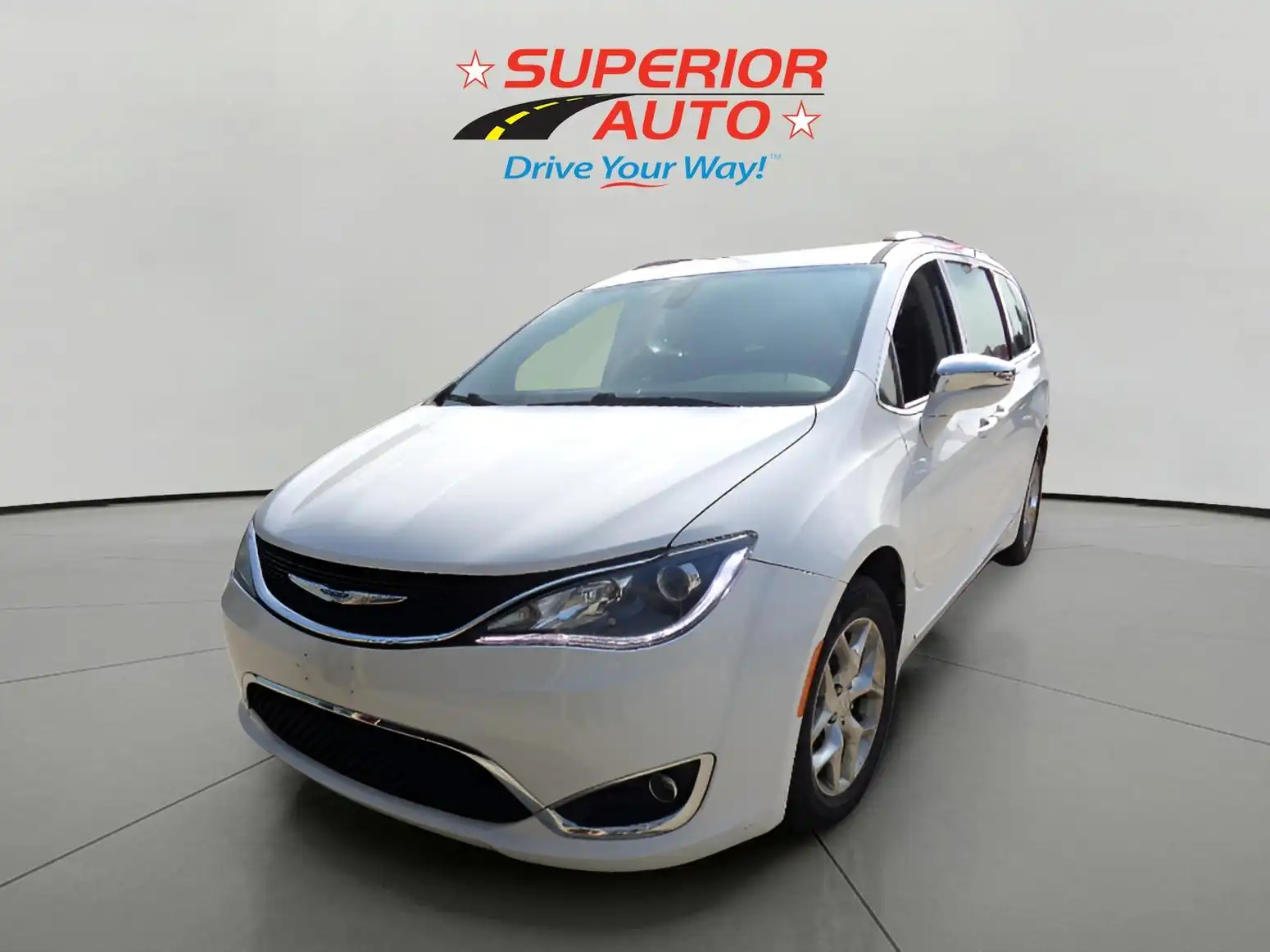 2018 Chrysler Pacifica Limited's photo