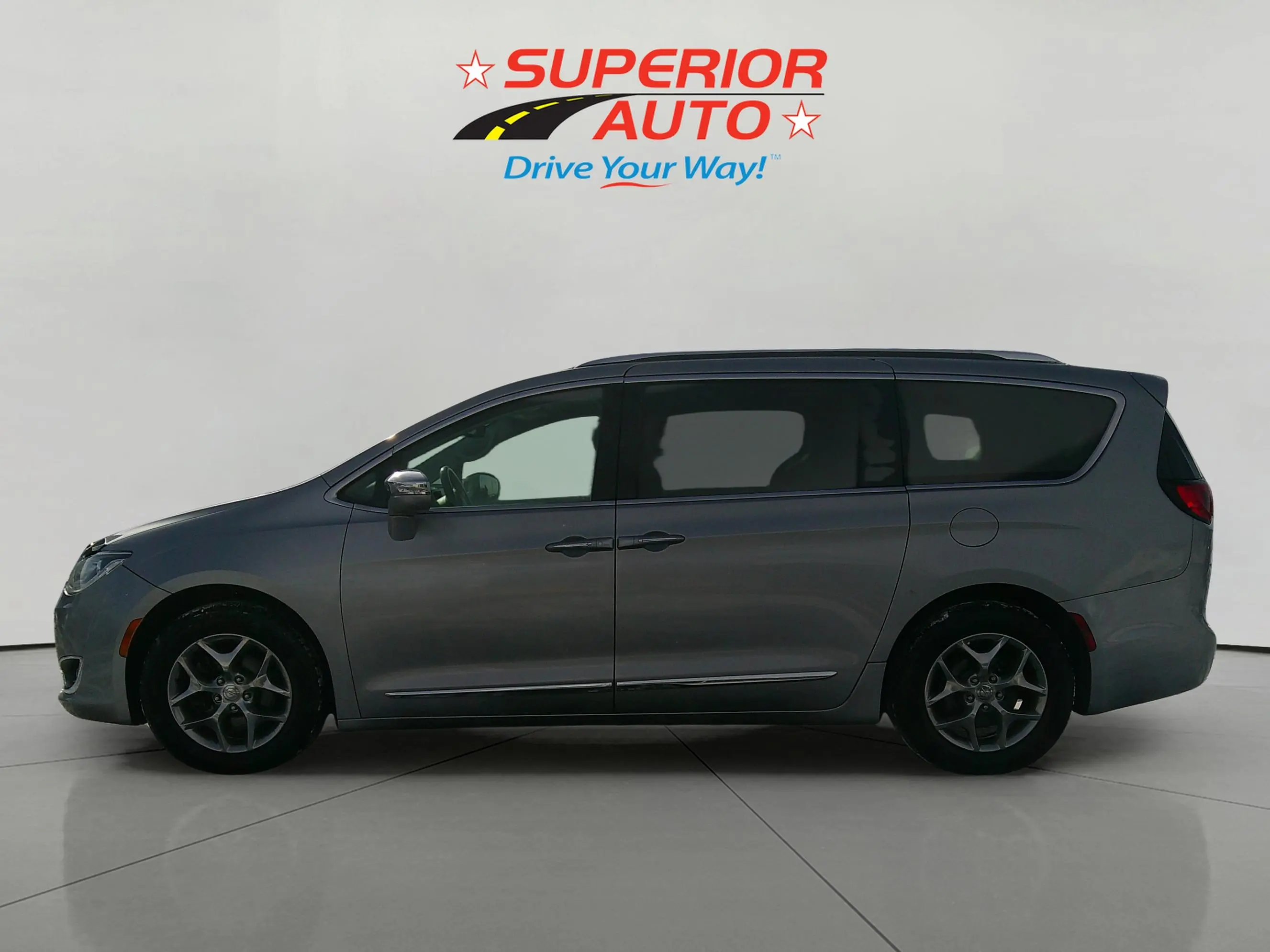 2018 Chrysler Pacifica Limited photo 3