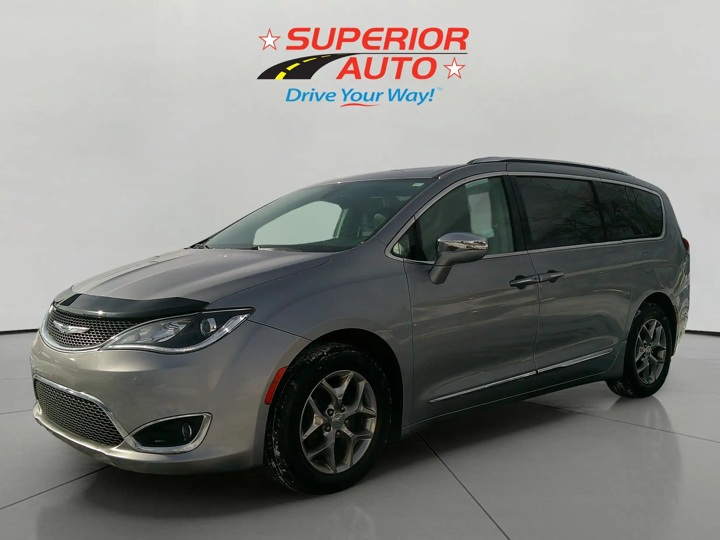 2018 Chrysler Pacifica Limited's photo