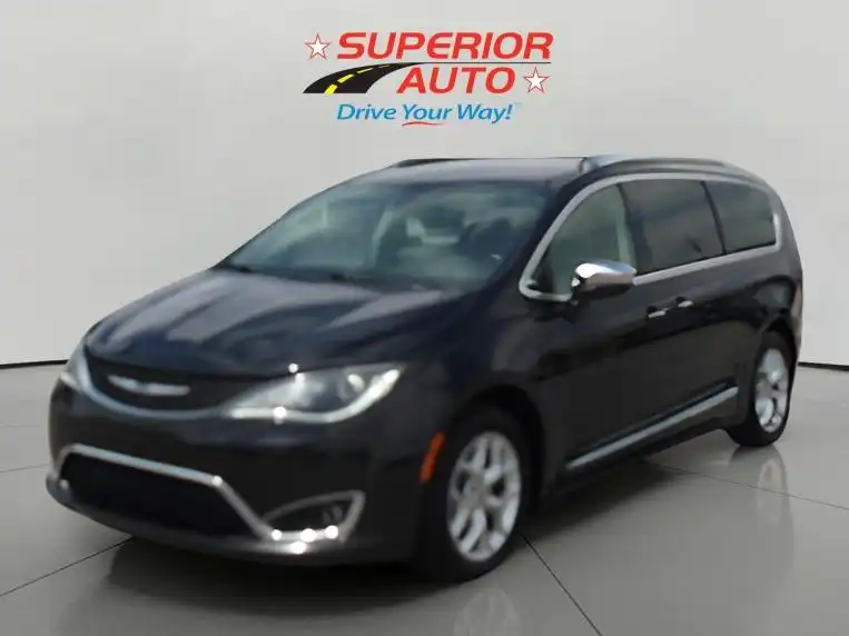 2019 Chrysler Pacifica Limited's photo