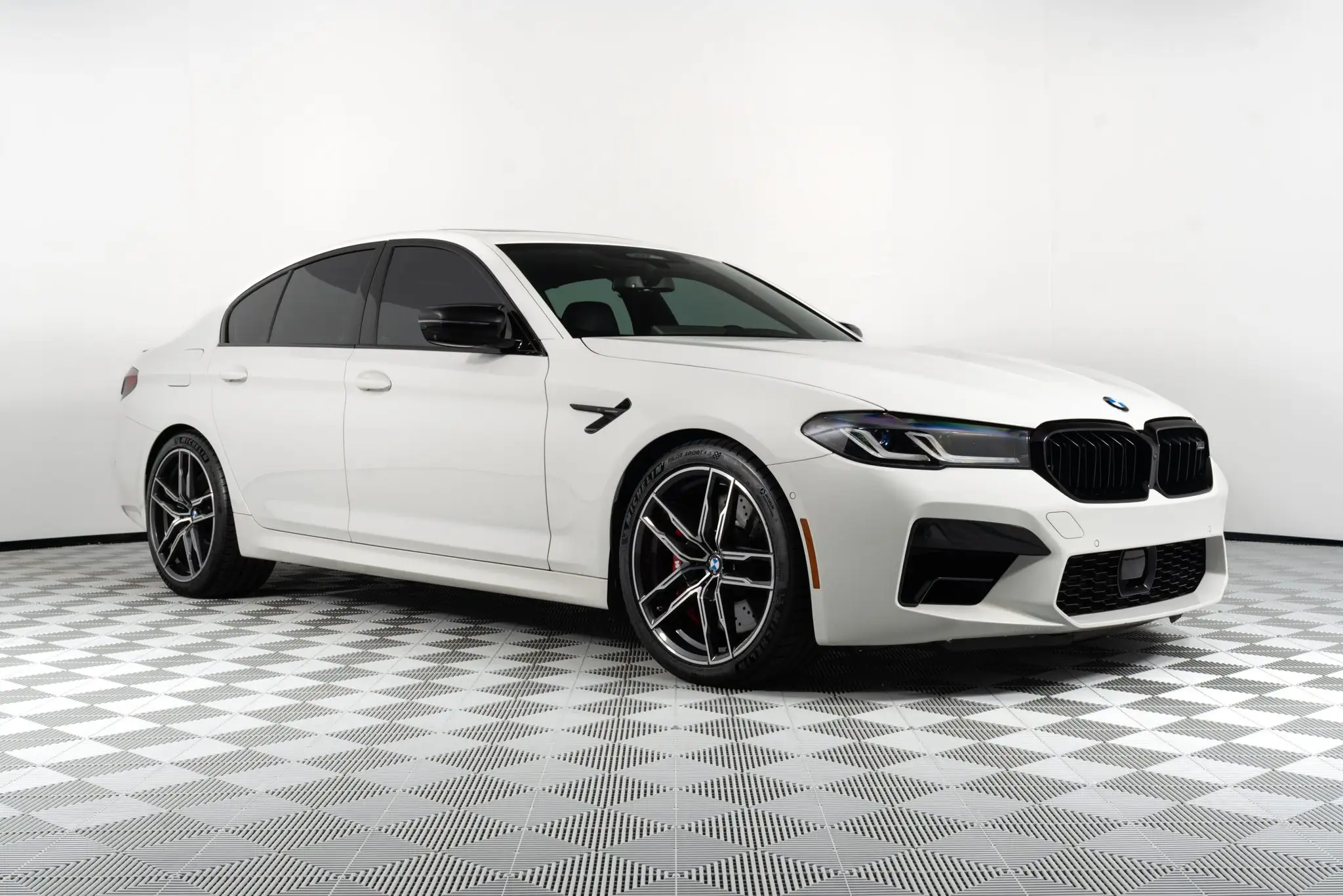 2023 BMW M5 Base photo 1