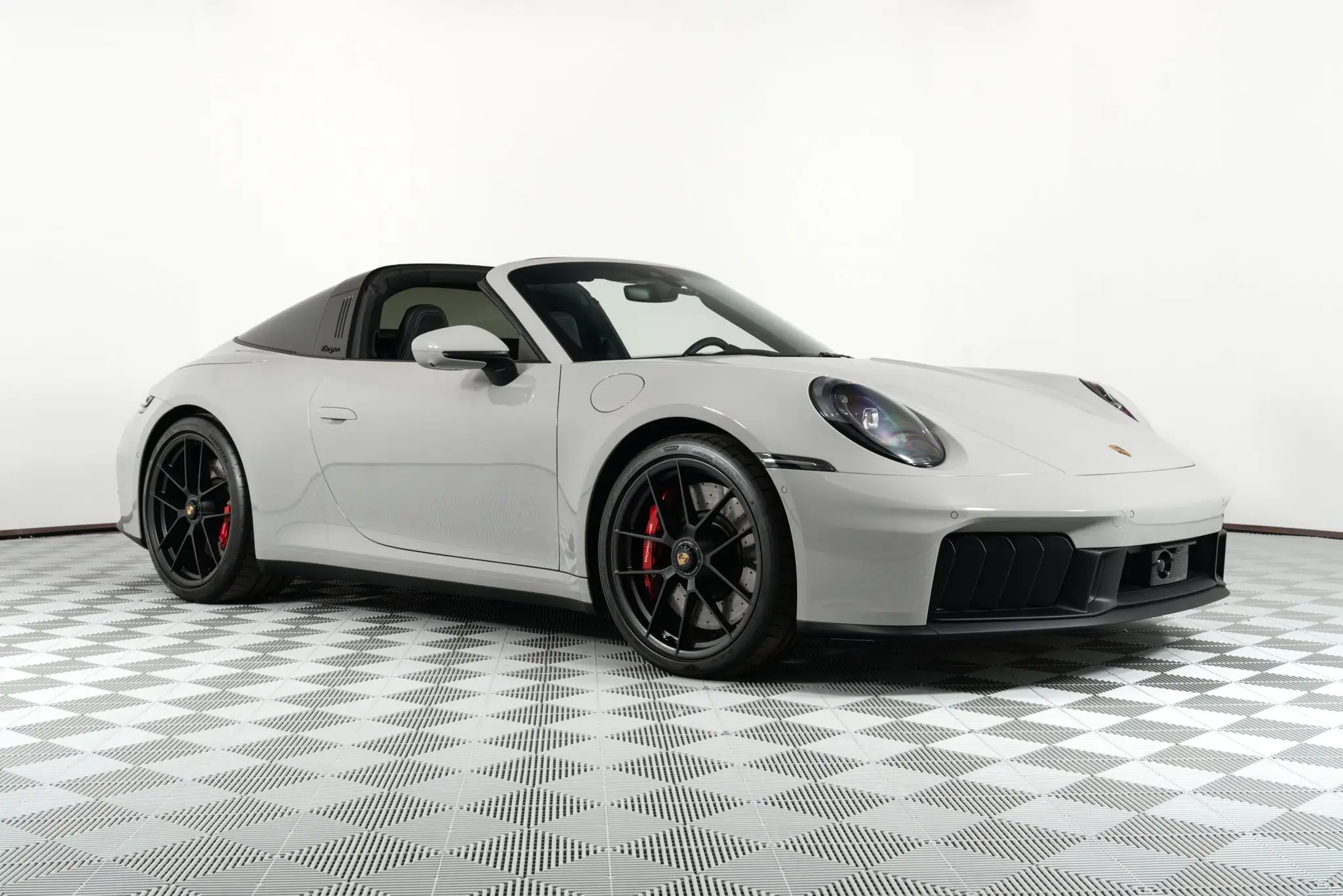 2025 Porsche 911 Targa 4 GTS photo 1